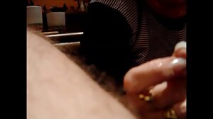 Sharon Lee dreglar Chads krämiga vätska porr för äldre på hennes stora tuttar